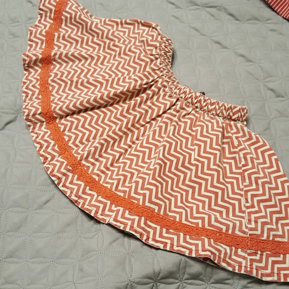 Mustard Pie light brick red/orange with blue lines